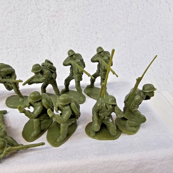 BMC Soldiers Terrain Lot of 40 Tan Green WWII w Fences Terrain from Iwo Jima Set - Picture 15 of 16